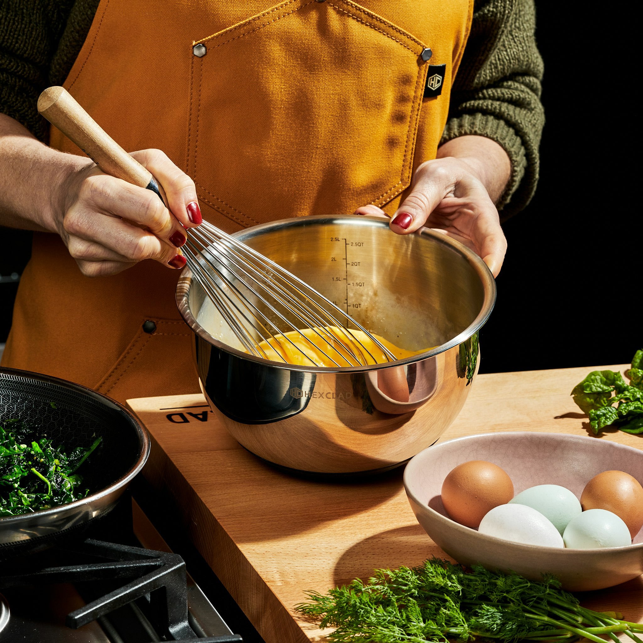HexClad_MixingBowlSet_KWMB06-ST_10_HybridFryingPan_CWPN10-C_SpinachandFetaFrittatawithTomatoSalsa_032524_KF_01sq